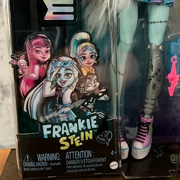 Monster High Doll Frankie Stein with Accessories & Pet Posable - Picture 4 of 9
